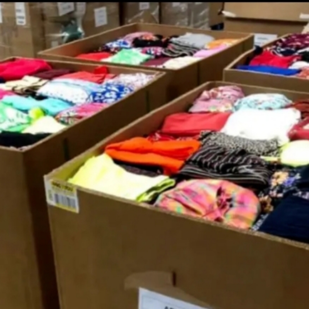 Lot of 10 Athletic Clothing Items Wholesale Resale Consignment - Womens Used